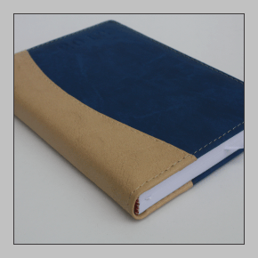 Caderno coom verniz localizado e laminalçao BOPP