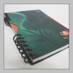 Caderno coom verniz localizado e laminalçao BOPP